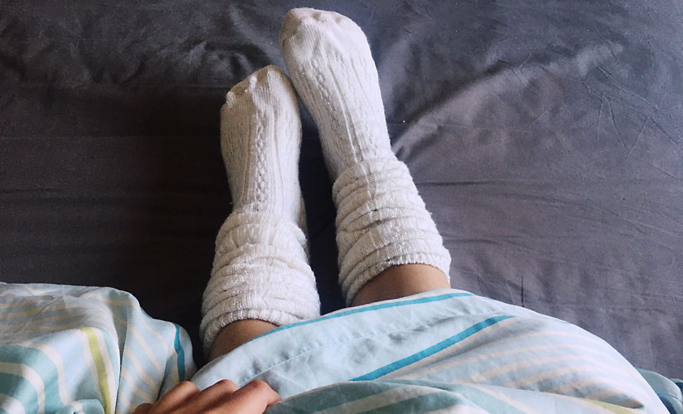 spánek v ponožkách